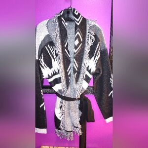 Elan Black and White Heavy Southwestern Sweater. Bison Design with belt. S & M